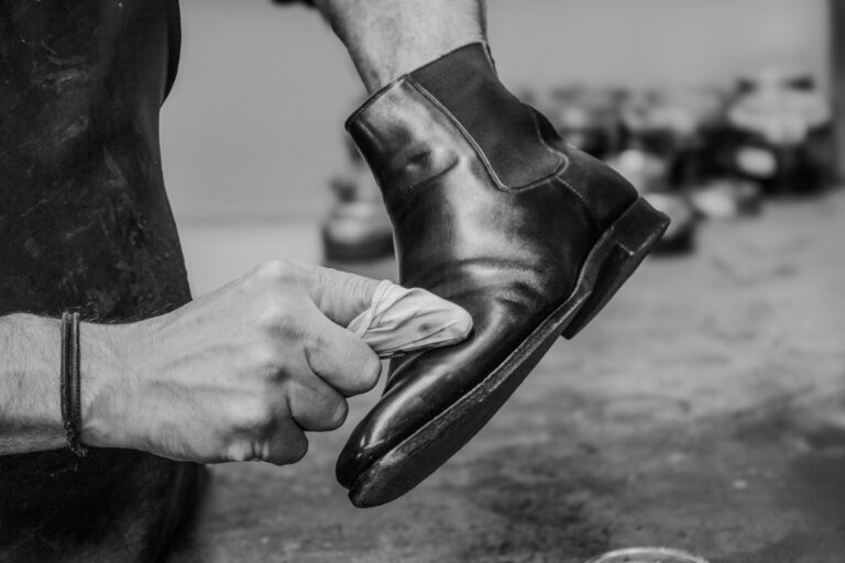 Schoenmaker schoenonderhoud reinigen - The Royal Treatment