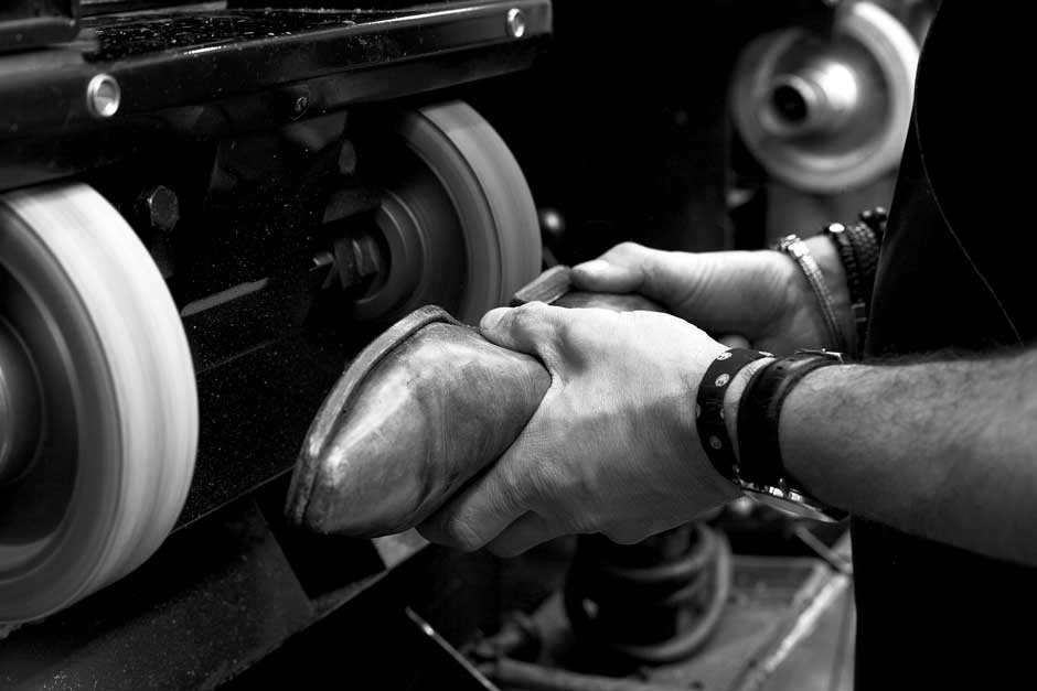 Zwaluwstaart hak schoen dragend maken - The Royal Treatment